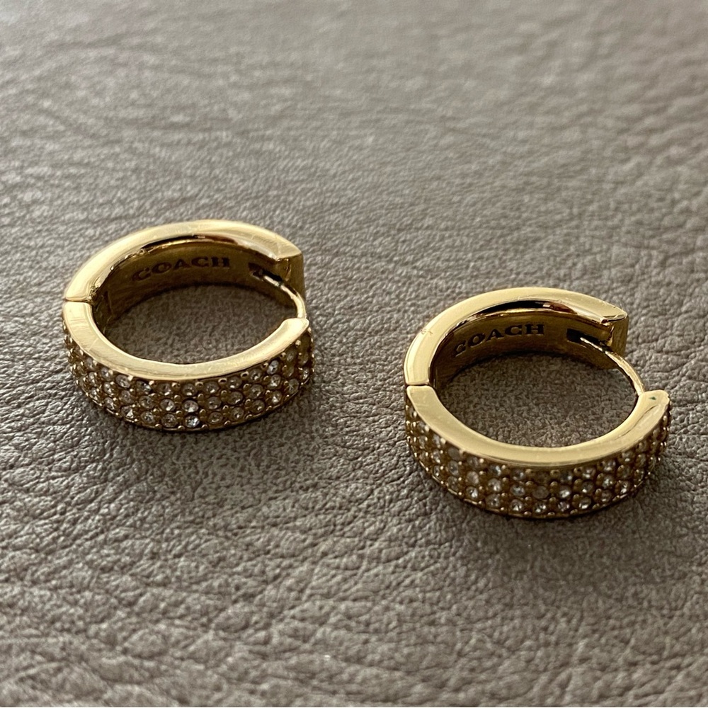 COACH Crystal Pavé Huggie Earrings Faux Stone Gold Tone - Picture 4 of 5
